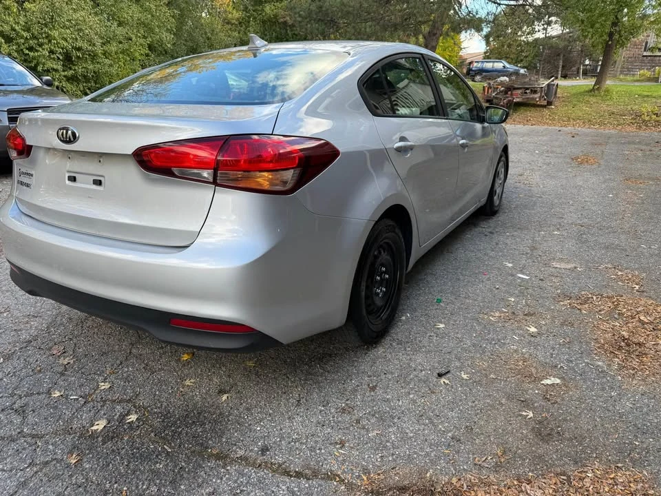 2017 Kia Forte - Image 5 of 8