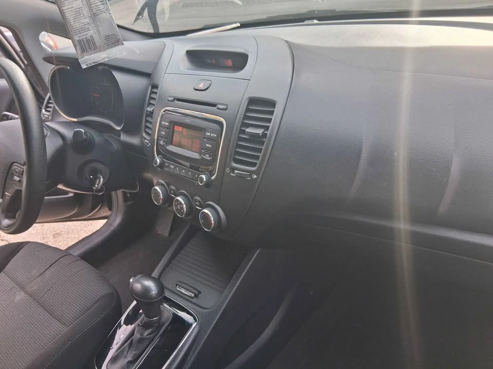 2017 Kia Forte - Image 15 of 19