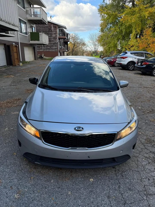 2017 Kia Forte - Image 4 of 8