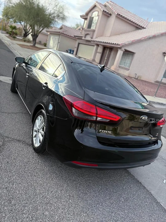 2017 Kia Forte - Image 12 of 16