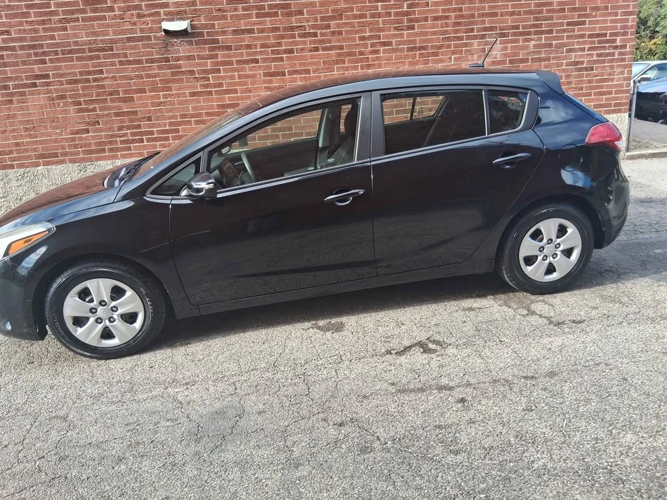 2017 Kia Forte - Image 8 of 17