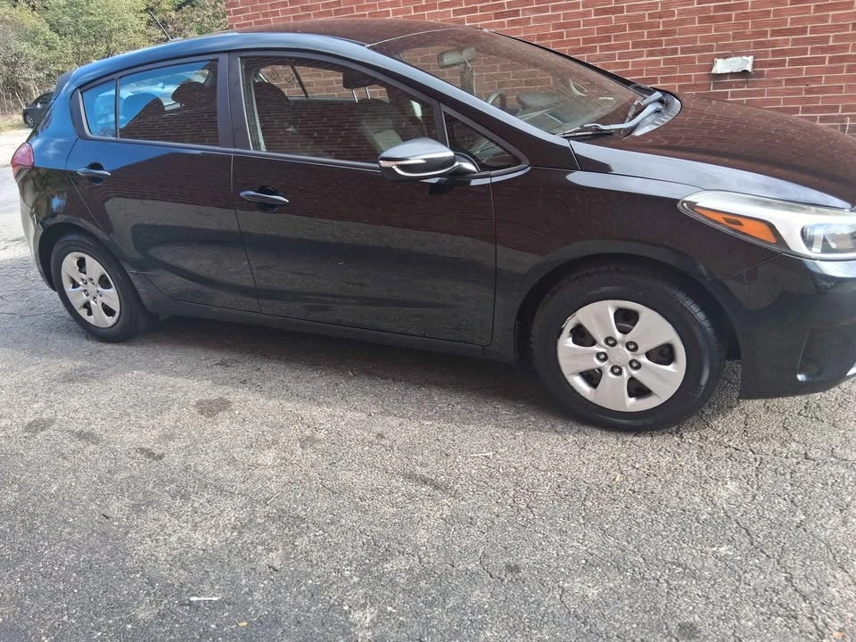 2017 Kia Forte - Image 6 of 17
