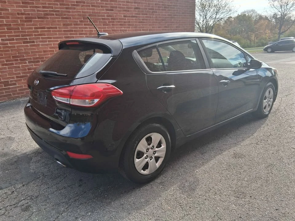 2017 Kia Forte - Image 5 of 17
