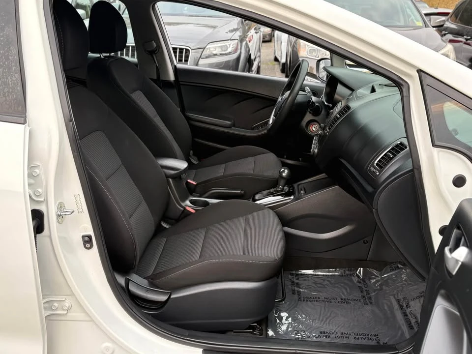 2017 Kia Forte - Image 4 of 11