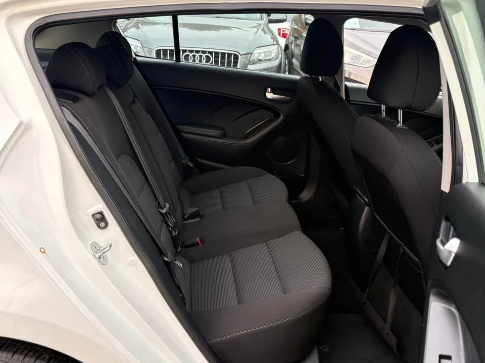 2017 Kia Forte - Image 5 of 11