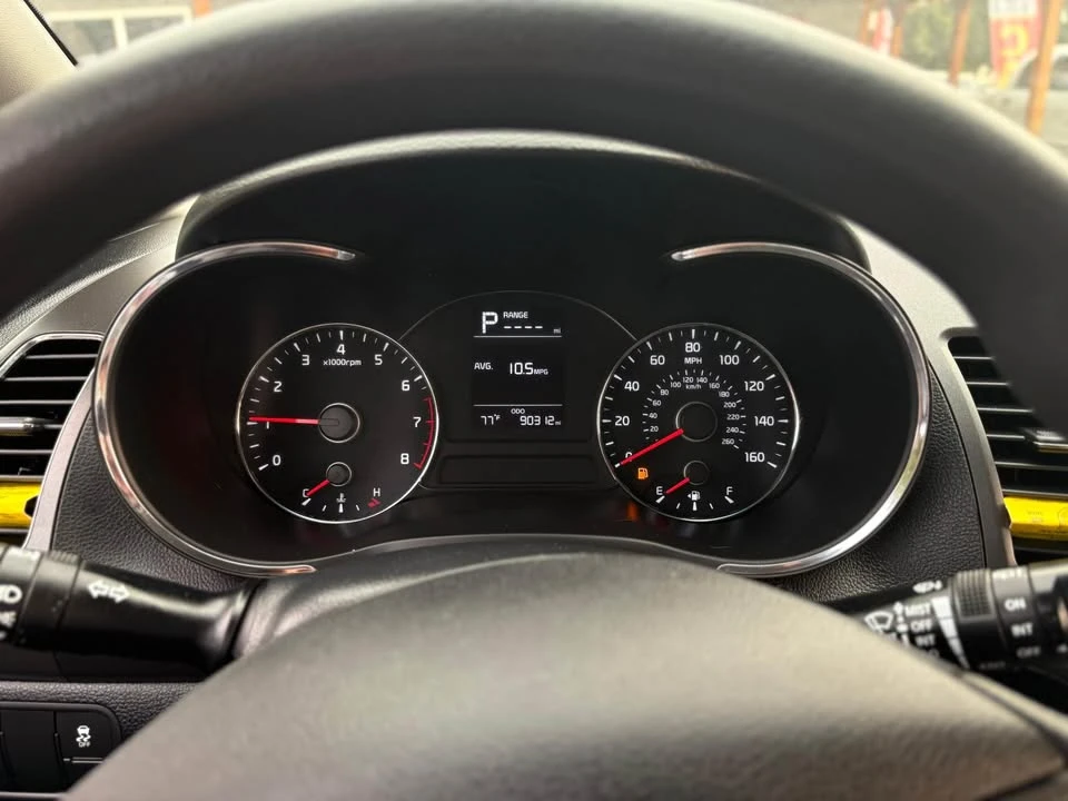 2017 Kia Forte - Image 6 of 11