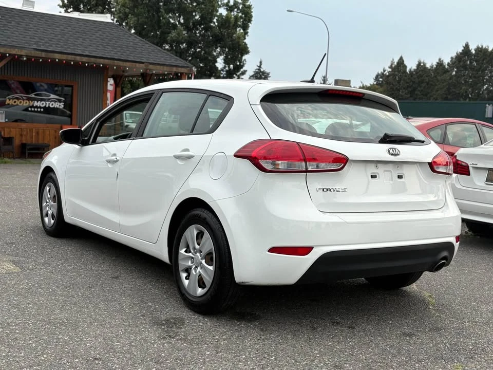 2017 Kia Forte - Image 10 of 11