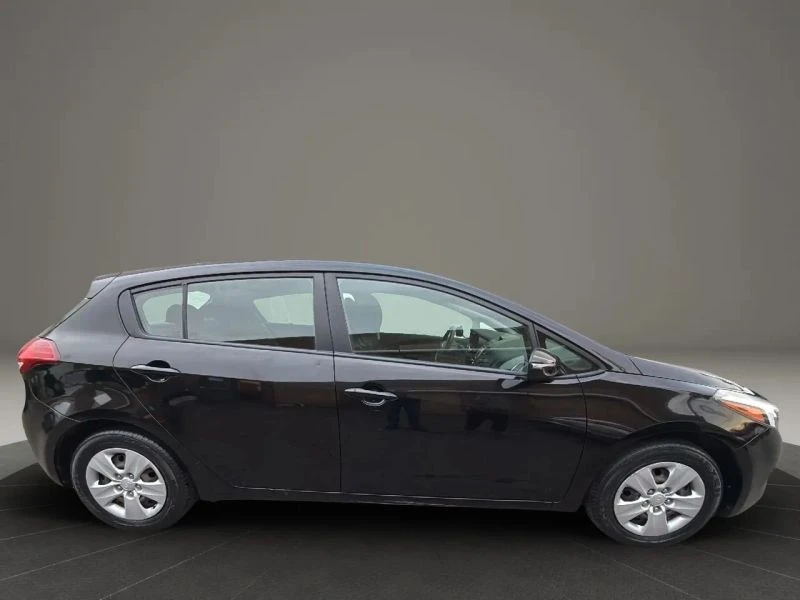 2017 Kia Forte - Image 4 of 12