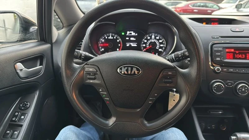 2017 Kia Forte - Image 10 of 12