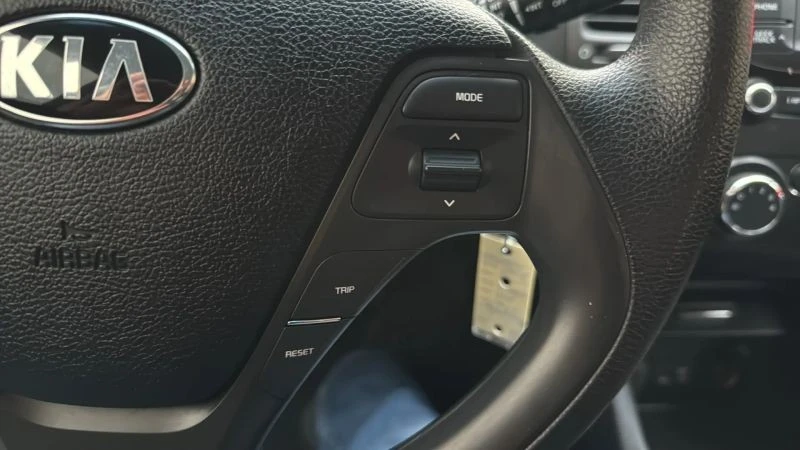 2017 Kia Forte - Image 11 of 12