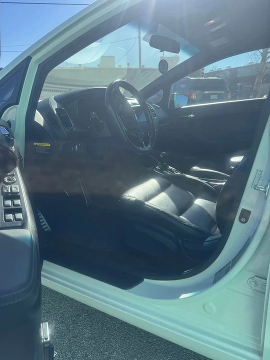 2017 Kia Forte - Image 6 of 11