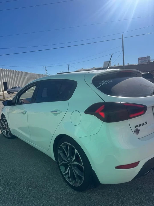2017 Kia Forte - Image 5 of 11