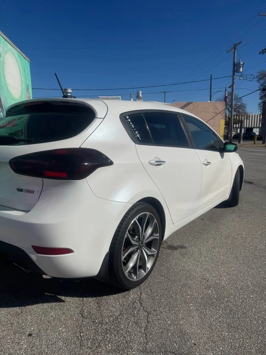 2017 Kia Forte - Image 4 of 11
