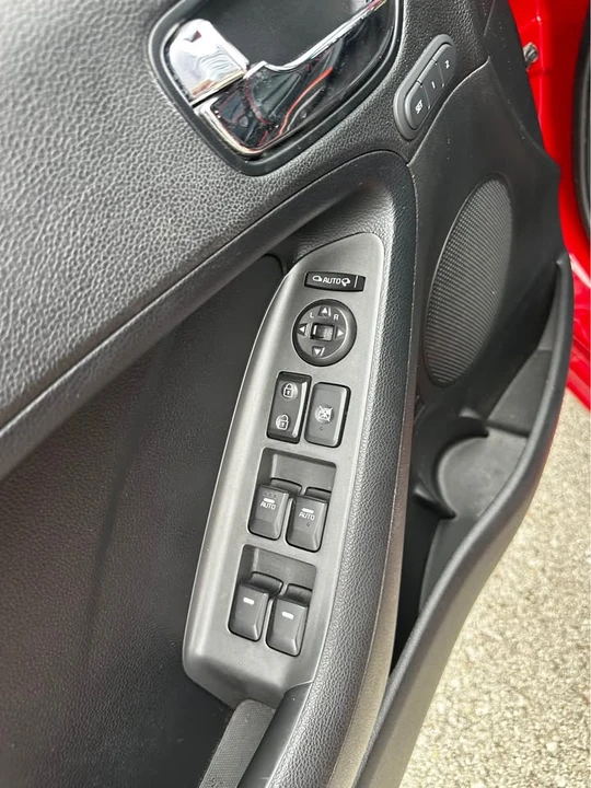 2017 Kia Forte - Image 12 of 18