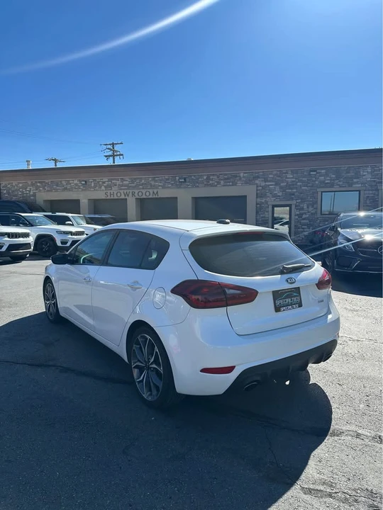 2017 Kia Forte - Image 4 of 9