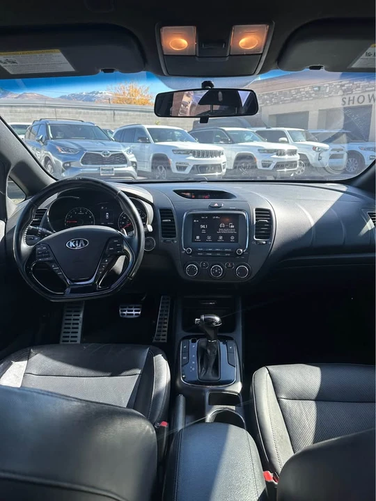 2017 Kia Forte - Image 6 of 9