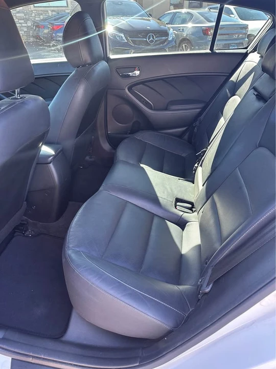 2017 Kia Forte - Image 5 of 9