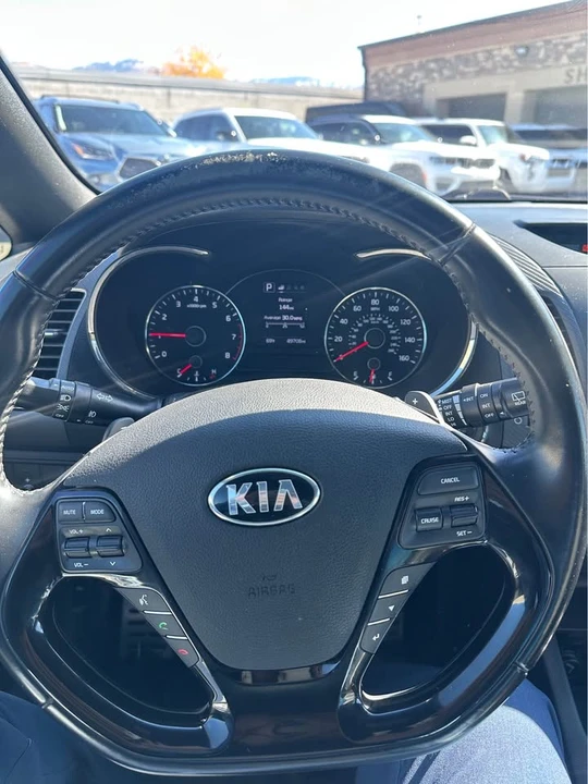 2017 Kia Forte - Image 8 of 9