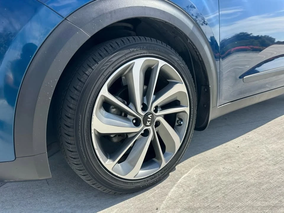 2017 Kia Niro - Image 10 of 20