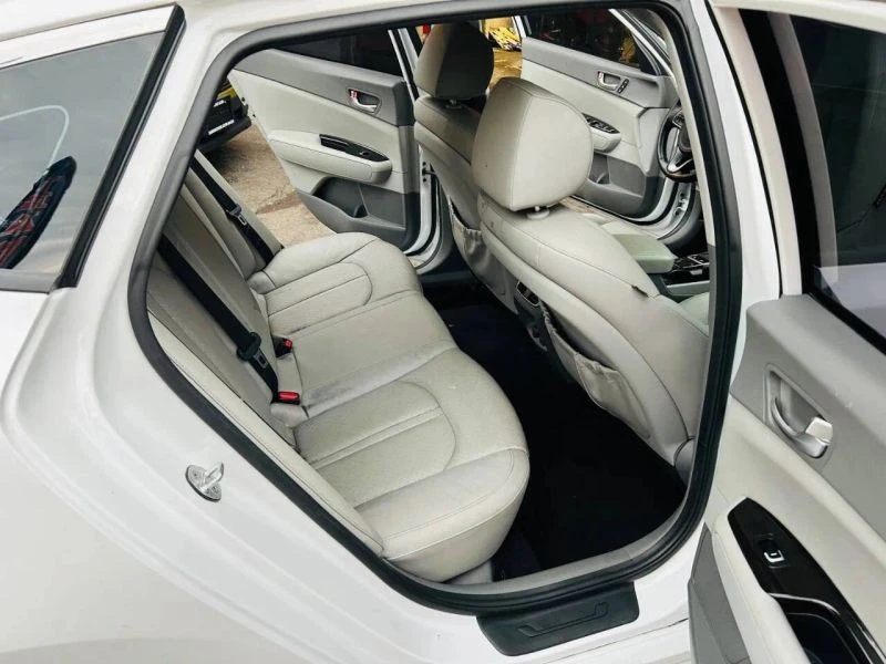 2017 Kia Optima/K5 - Image 11 of 12