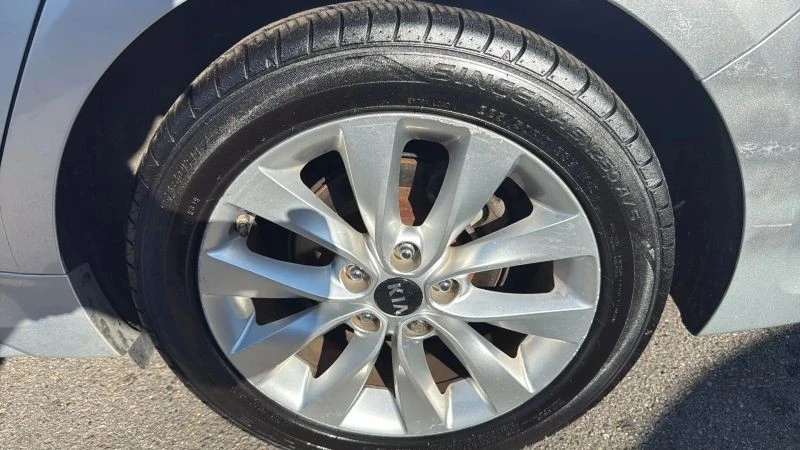 2017 Kia Optima/K5 - Image 9 of 12