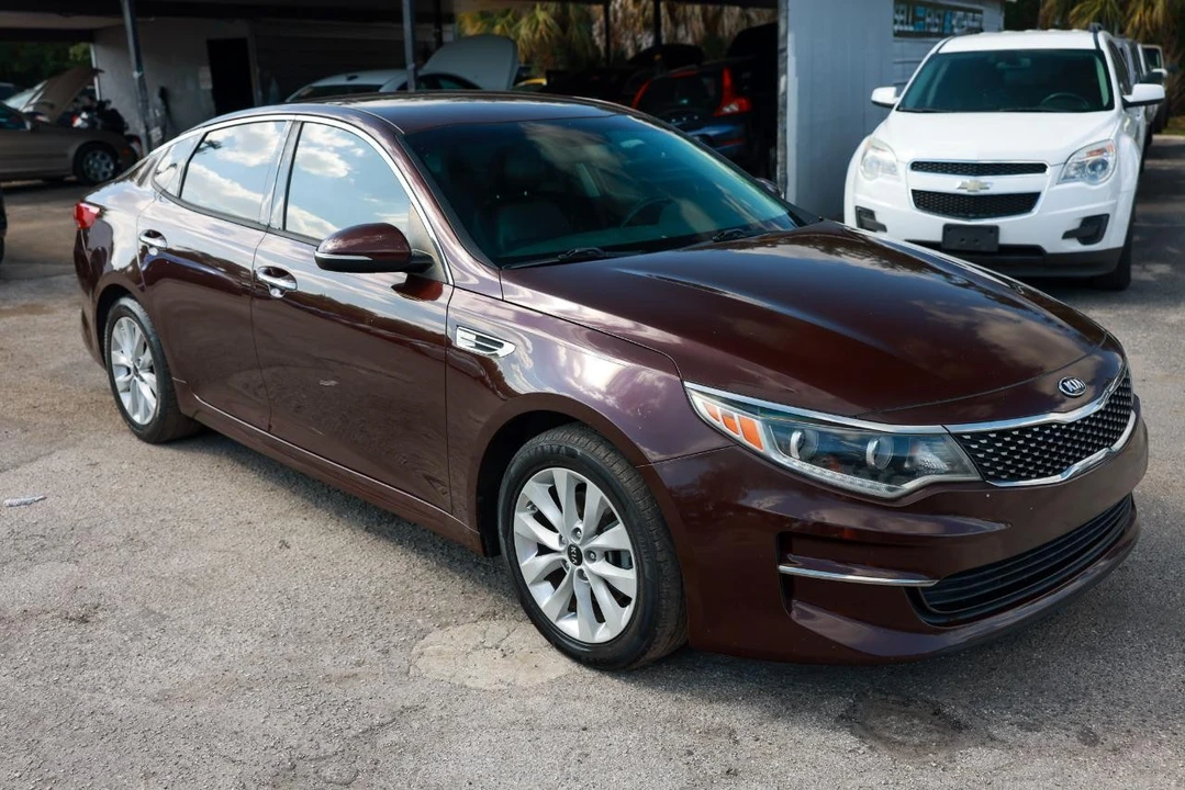 2017 Kia Optima/K5 - Image 15 of 21