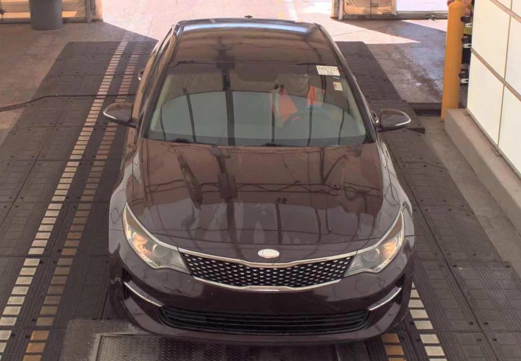 2017 Kia Optima/K5 - Image 2 of 18