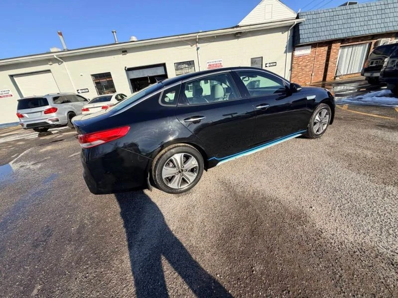 2017 Kia Optima/K5 - Image 9 of 12