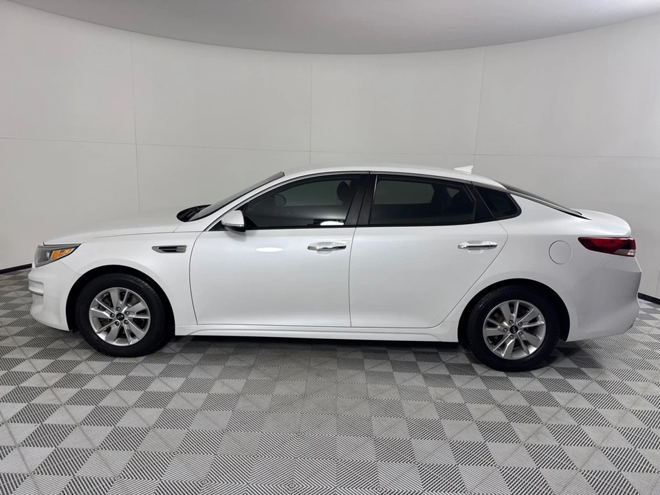 2017 Kia Optima/K5 - Image 8 of 12