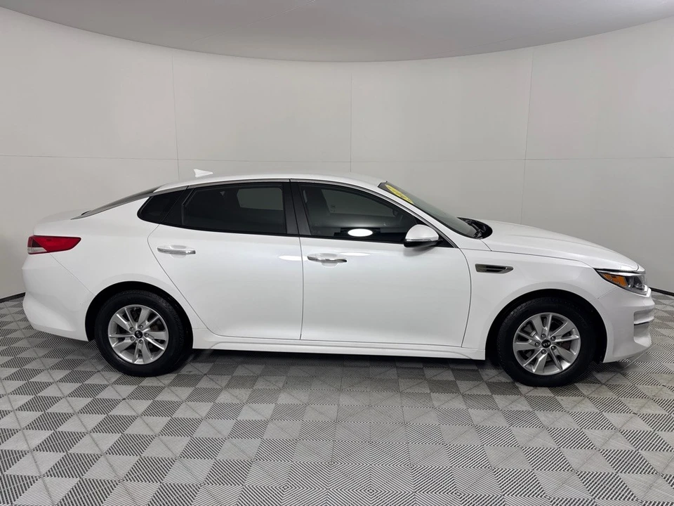 2017 Kia Optima/K5 - Image 4 of 12