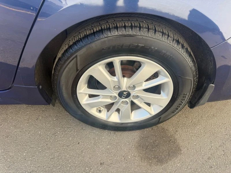 2017 Kia Optima/K5 - Image 9 of 12