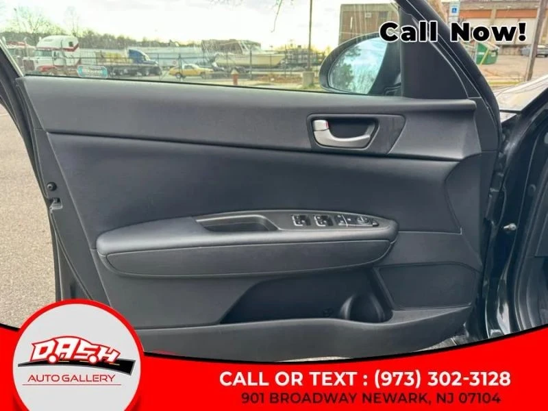 2017 Kia Optima/K5 - Image 9 of 12