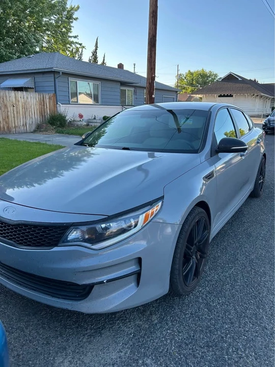 2017 Kia Optima/K5 - Image 9 of 11