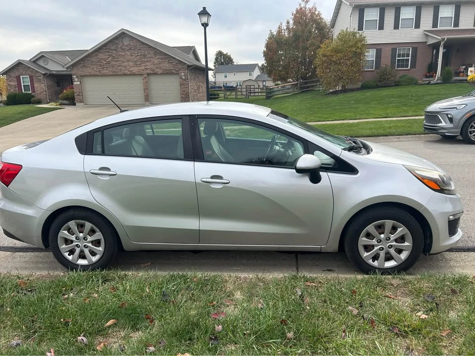 2017 Kia Rio - Image 4 of 9
