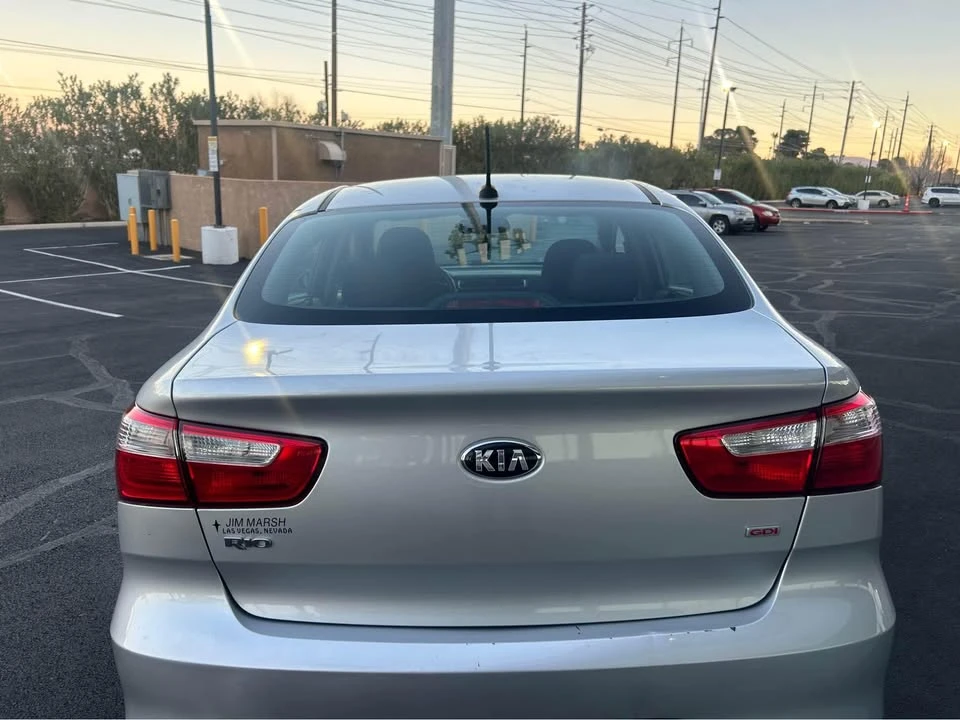 2017 Kia Rio - Image 6 of 8