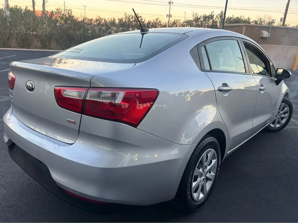 2017 Kia Rio - Image 5 of 8