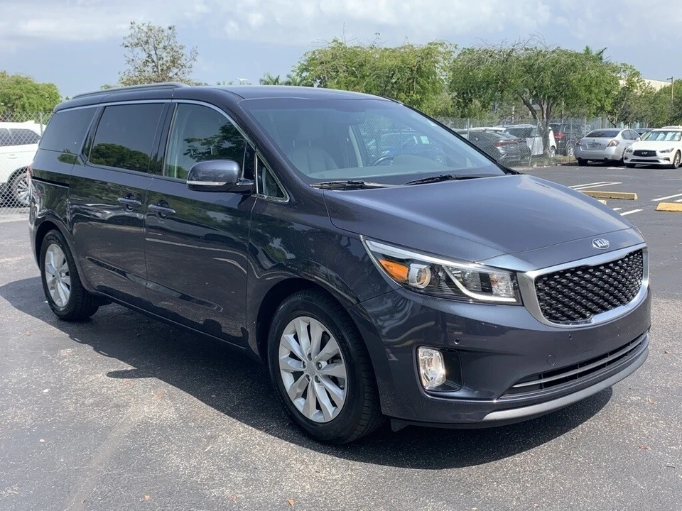 2017 Kia Carnival - Image 2 of 12