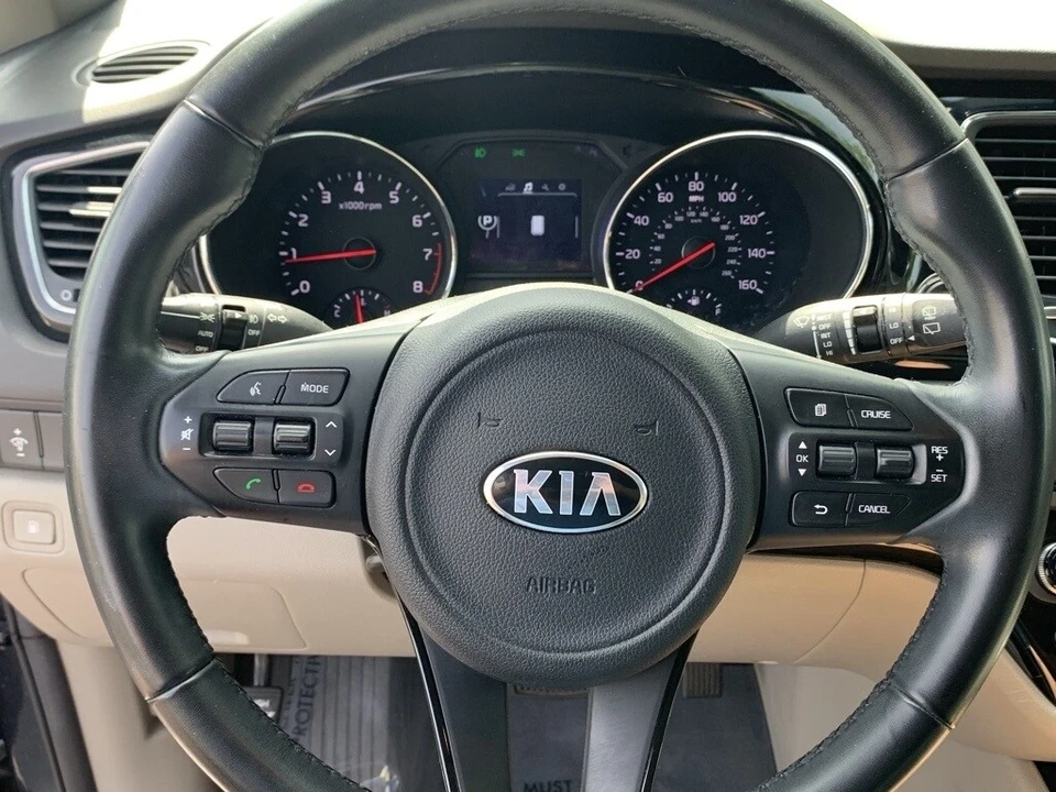 2017 Kia Carnival - Image 5 of 12