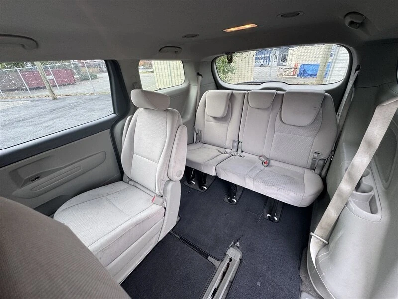 2017 Kia Carnival - Image 15 of 20