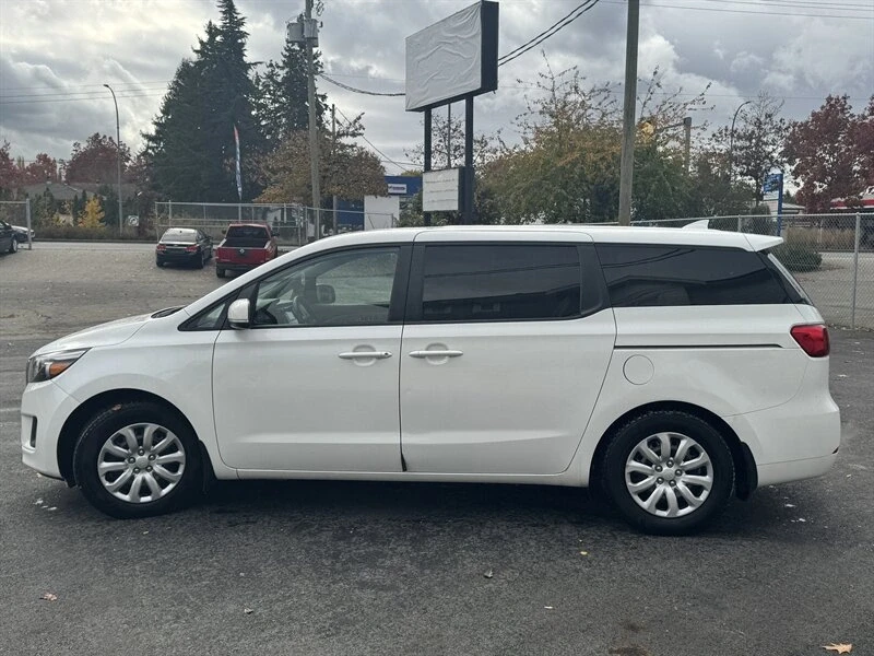2017 Kia Carnival - Image 8 of 20