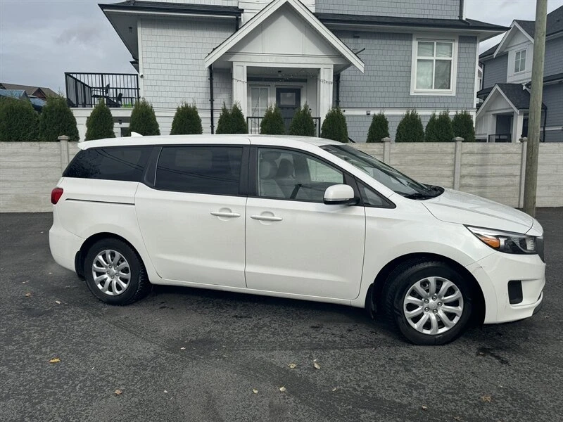 2017 Kia Carnival - Image 6 of 20