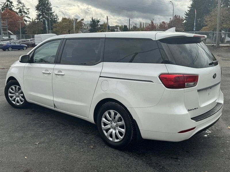 2017 Kia Carnival - Image 7 of 20