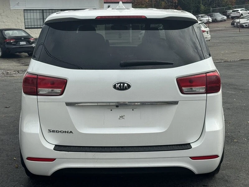 2017 Kia Carnival - Image 2 of 20