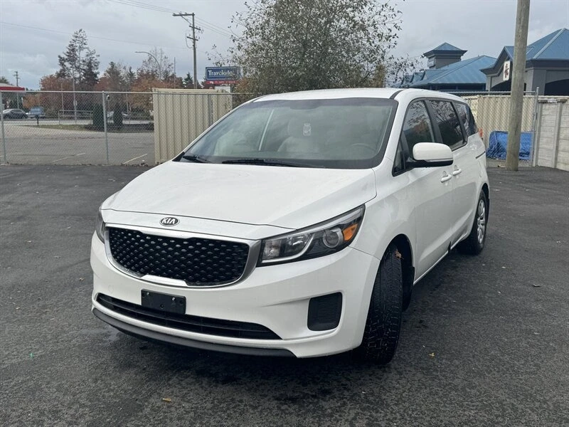 2017 Kia Carnival - Image 5 of 20