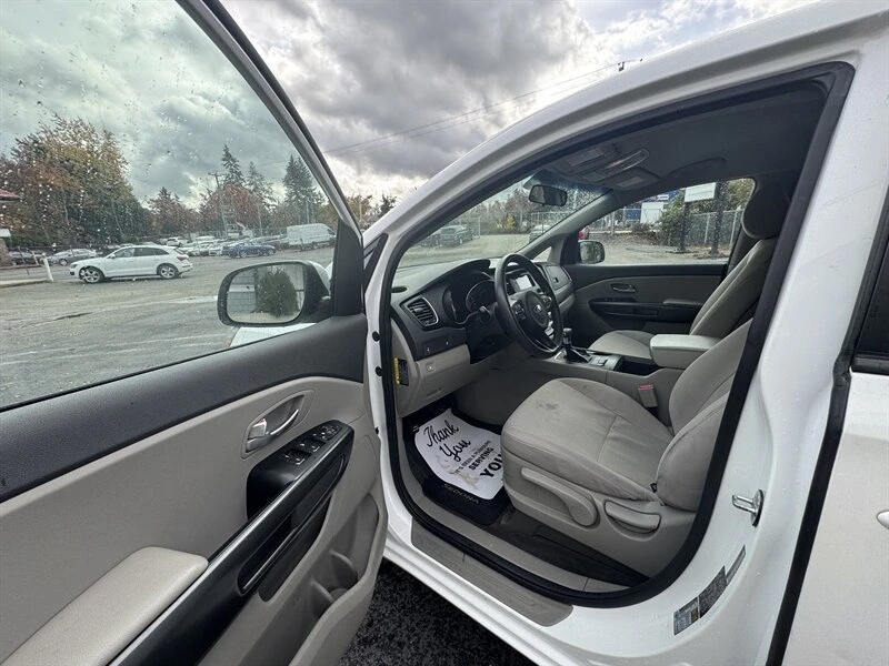 2017 Kia Carnival - Image 20 of 20