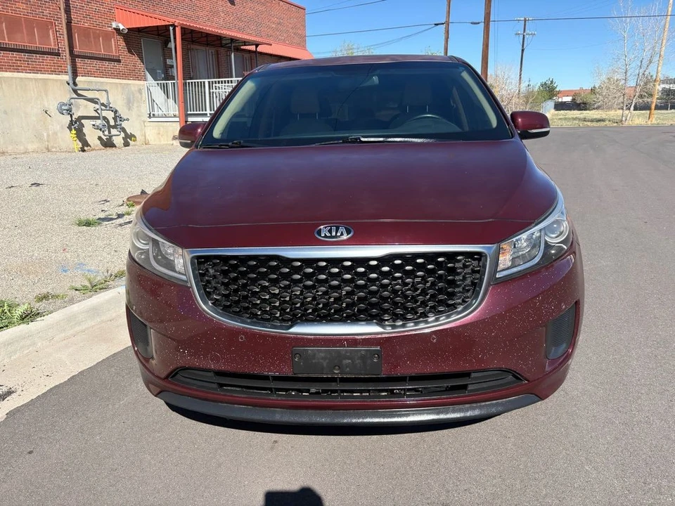 2017 Kia Carnival - Image 7 of 31
