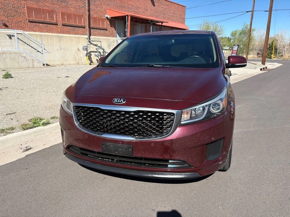 2017 Kia Carnival - Image 12 of 31