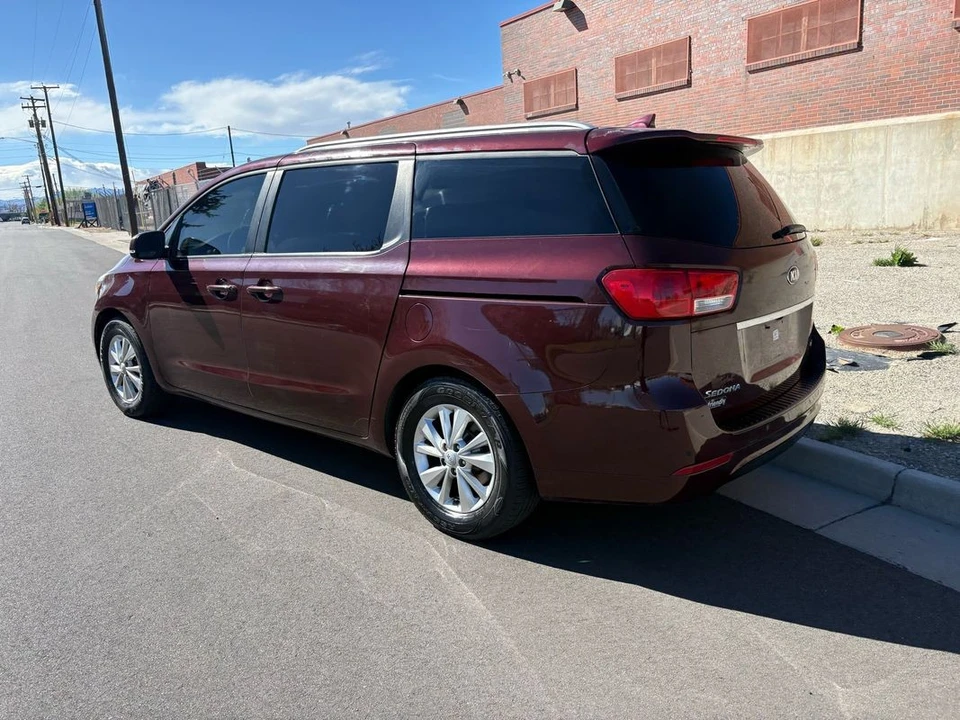 2017 Kia Carnival - Image 20 of 31