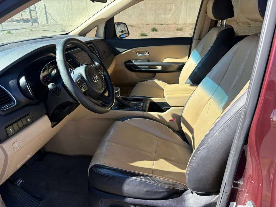 2017 Kia Carnival - Image 8 of 31