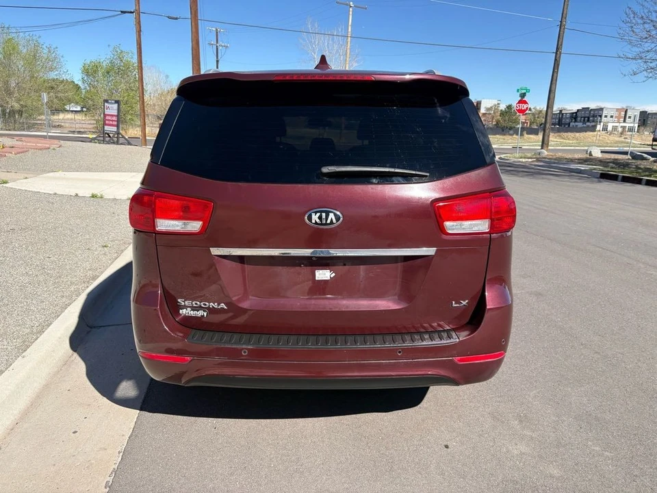 2017 Kia Carnival - Image 6 of 31